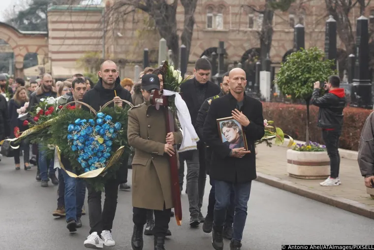 Pokopan sin Marine Tucaković: Na posljednji oproštaj stigli su i Dara Bubamara, Saša Matić, Nataša Bekvalac...