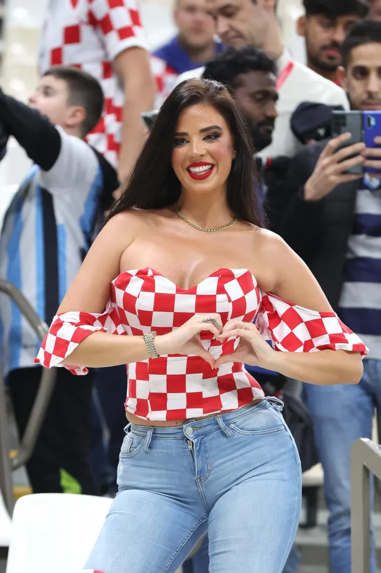 Ivana Knoll osvanula u Beogradu i privukla ogromnu pažnju: Odmah se doznalo &scaron;to najzgodnija hrvatska navijačica radi u Srbiji