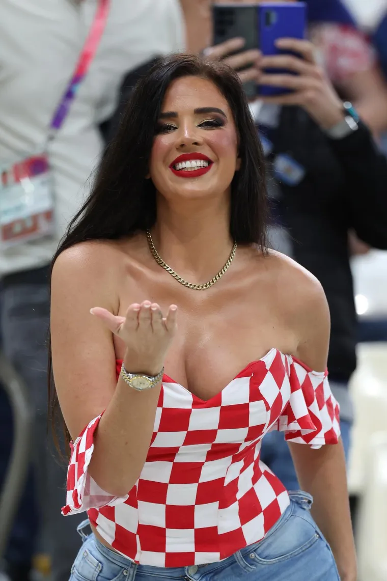 Ivana Knoll osvanula u Beogradu i privukla ogromnu pažnju: Odmah se doznalo &scaron;to najzgodnija hrvatska navijačica radi u Srbiji