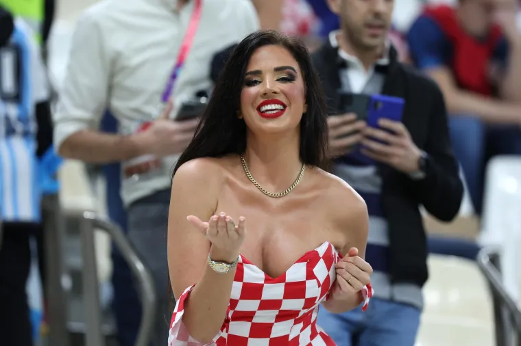 Ivana Knoll osvanula u Beogradu i privukla ogromnu pažnju: Odmah se doznalo &scaron;to najzgodnija hrvatska navijačica radi u Srbiji