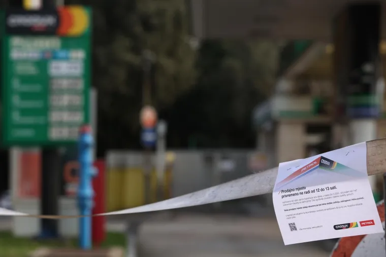 Petrol i Crodux u znak prosvjeda zatvorili pumpe na sat vremena: 'Odlučili smo se na ovaj potez da zaštitimo 2173 radna mjesta'