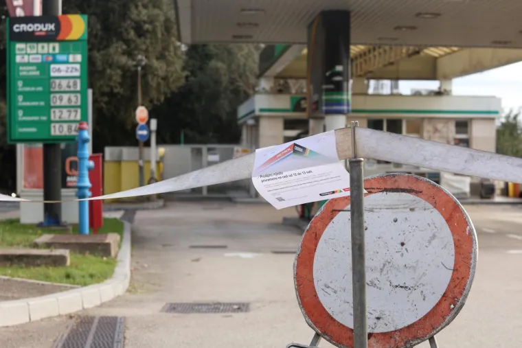 Petrol i Crodux u znak prosvjeda zatvorili pumpe na sat vremena: 'Odlučili smo se na ovaj potez da zaštitimo 2173 radna mjesta'