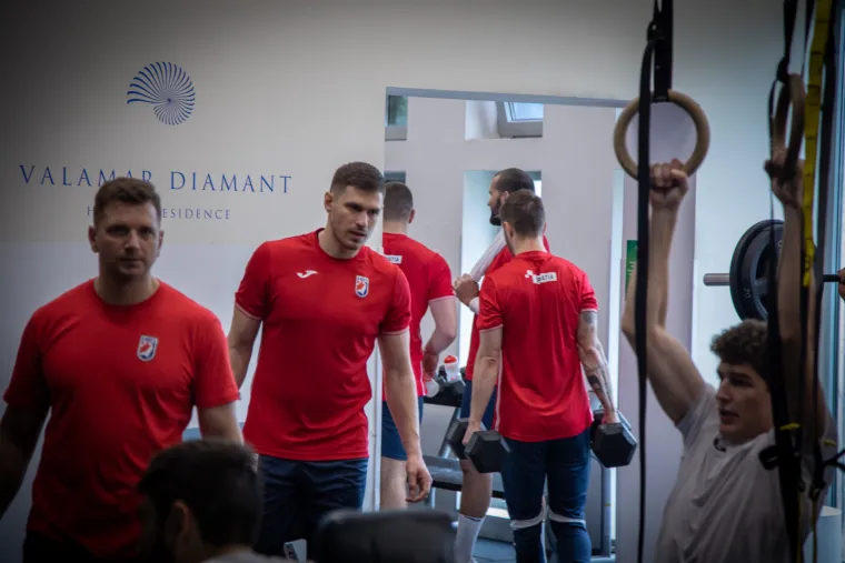 Ekskluzivne fotografije prvog treninga Kauboja: Bez Duvnjaka i Horvata, sve nadzirao Lino Červar