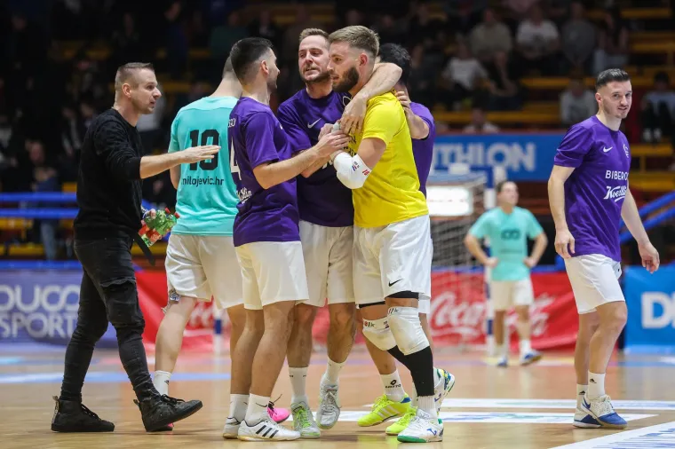 Imali dva gola razlike pa 30 sekundi prije kraja primili autogol za izjednačenje, a onda ispali na penale