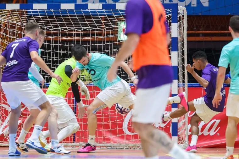 Imali dva gola razlike pa 30 sekundi prije kraja primili autogol za izjednačenje, a onda ispali na penale