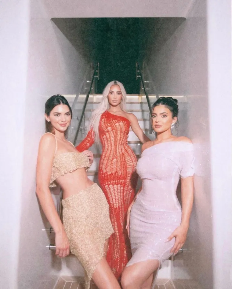 Najljep&scaron;a Jennerica provokativnija nego ikad: Iskopali smo 20 najseksi fotki kojima nas je počastila ove godine