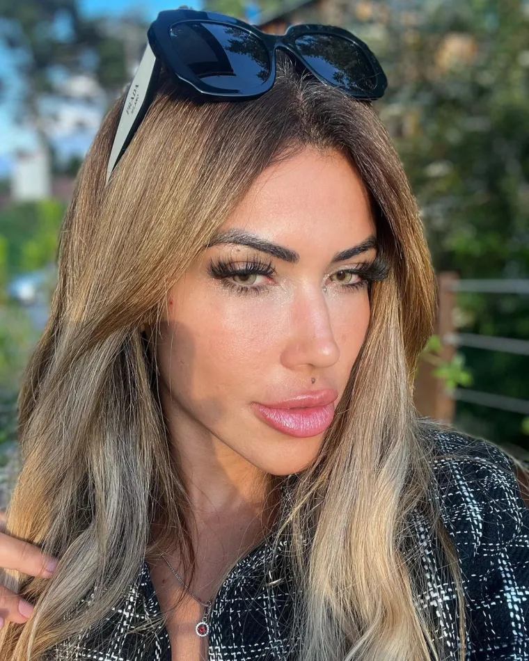 Seksi model otkrila tehnike koje jamče eksploziju orgazma,ali i lascivnu  božićnu želju