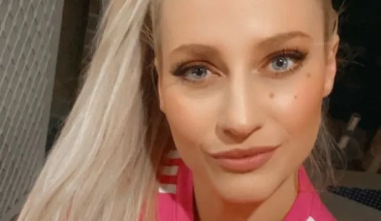 Razuzdana boksačica ponovno potpuno gola, a sada je povela i prijateljicu: 'Tražili ste, dobili ste...'