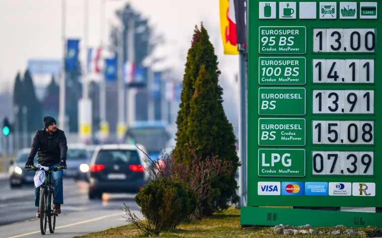 Zagreb - Ponovno poskupljenje goriva za motorna vozila tjera građane na nove načine prijevoza (ožujak 2022.)