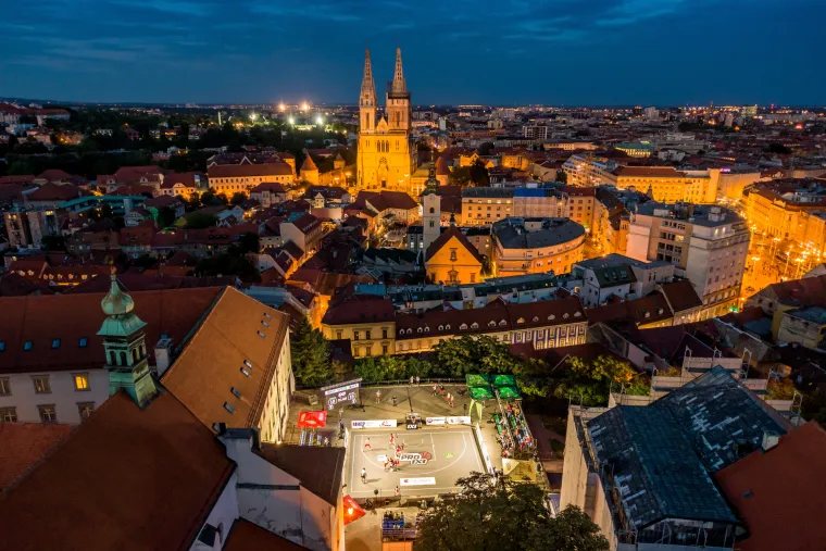Zračna fotografija ko&scaron;arka&scaron;kog terena na PRO 3x3 Tour, otvorenom prvenstvu Hrvatske u 3x3 ko&scaron;arci