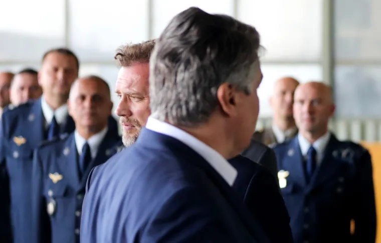 Ministar Mario Banožić i predsjednik RH Zoran Milanović na primopredaji helikoptera UH-60M Black Hawk 
