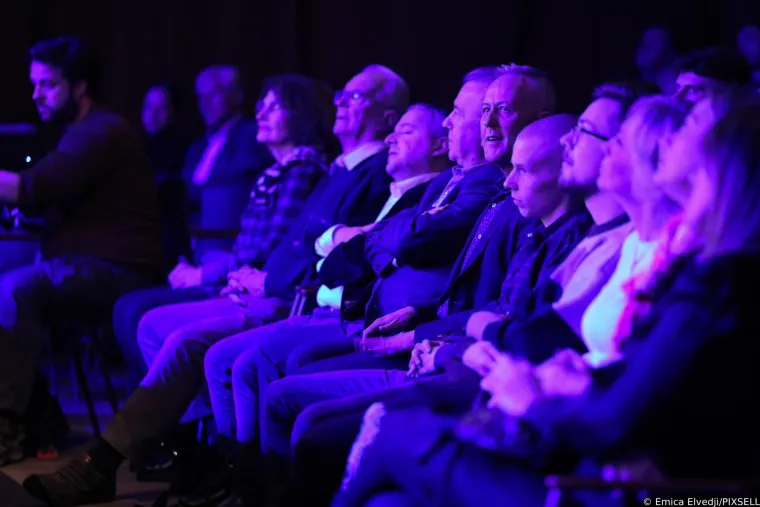 Na poznatoj pozornici sinoć se izredalo mno&scaron;tvo zvijezda, ali svi su gledali u Vannu i njezine nevjerojatne noge