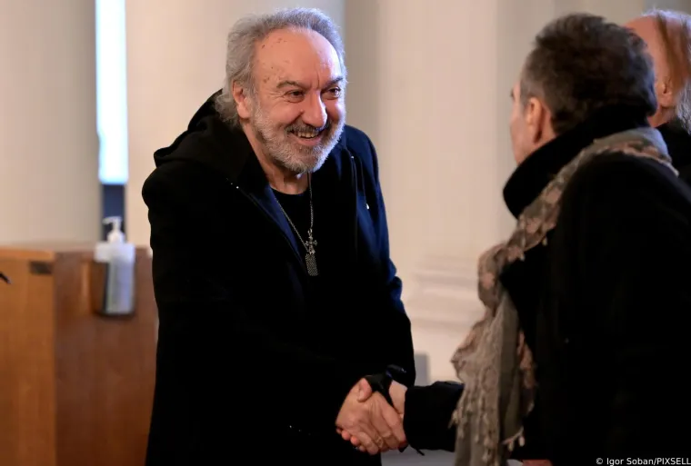 Supruga i kći neutješne, a i legende estrade teško se opraštaju od Massima: 'Uhvatili smo se smisla i besmisla...'