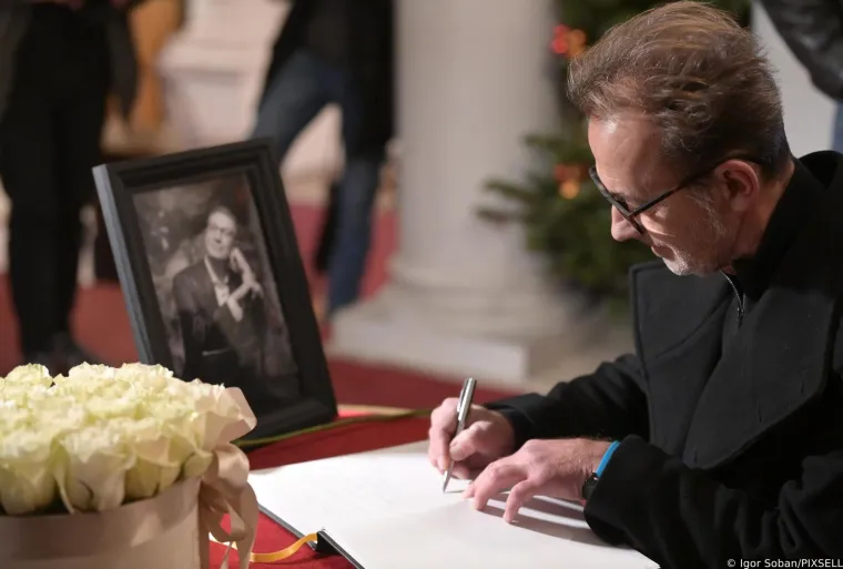 Supruga i kći neutje&scaron;ne, a i legende estrade te&scaron;ko se opra&scaron;taju od Massima: 'Uhvatili smo se smisla i besmisla...'