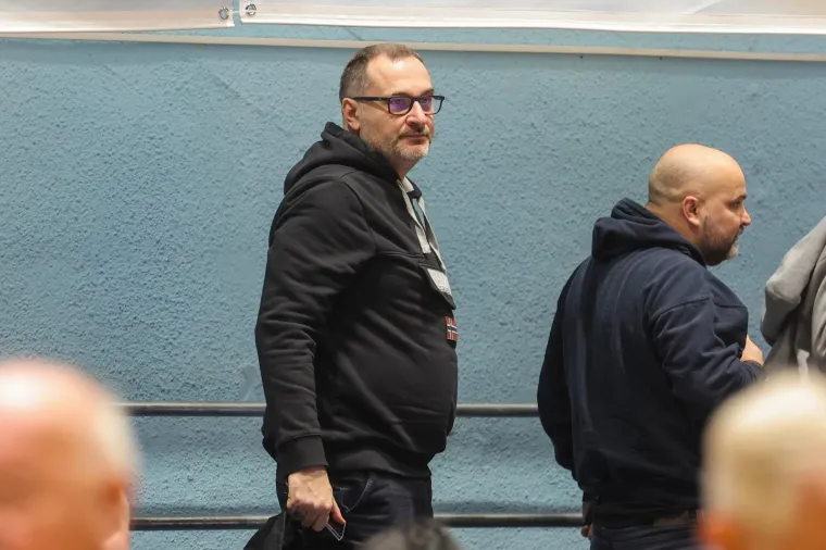 Kamere uhvatile Krešimira Antolića na Kutiji šibica: Evo s kim je bio u društvu dok 'zvjerinjak' sam sebe jede; 'Htio je postati Zdravko Mamić, a ovaj to nije htio dopustiti'