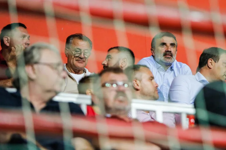 Kamere uhvatile Krešimira Antolića na Kutiji šibica: Evo s kim je bio u društvu dok 'zvjerinjak' sam sebe jede; 'Htio je postati Zdravko Mamić, a ovaj to nije htio dopustiti'