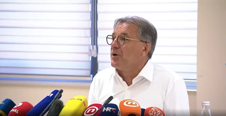 Kamere uhvatile Krešimira Antolića na Kutiji šibica: Evo s kim je bio u društvu dok 'zvjerinjak' sam sebe jede; 'Htio je postati Zdravko Mamić, a ovaj to nije htio dopustiti'