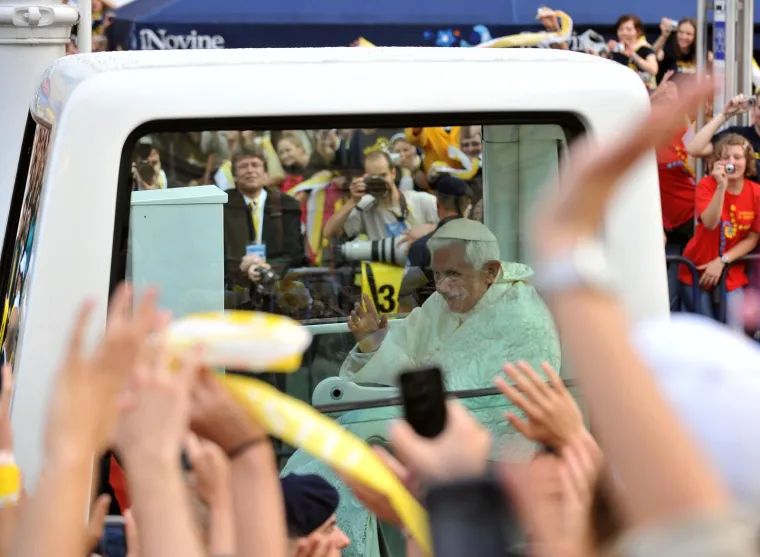 Zagreb je prije 11 godina dočekao Benedikta XVI: Pola milijuna s njim je molilo na hipodromu