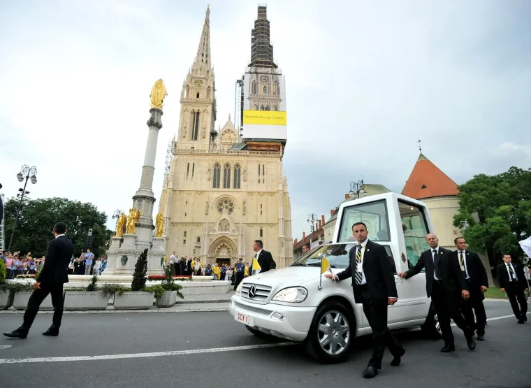 Zagreb je prije 11 godina dočekao Benedikta XVI: Pola milijuna s njim je molilo na hipodromu