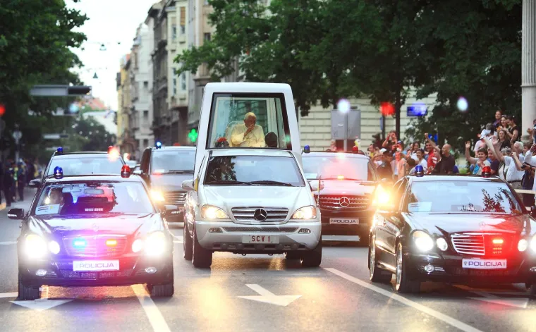 Zagreb je prije 11 godina dočekao Benedikta XVI: Pola milijuna s njim je molilo na hipodromu