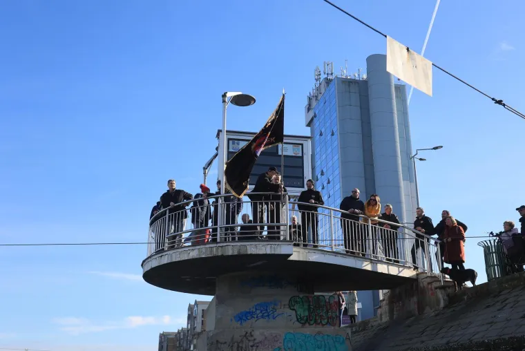 Osječani i ove godine skokom u hladnu Dravu ispratili staru godinu