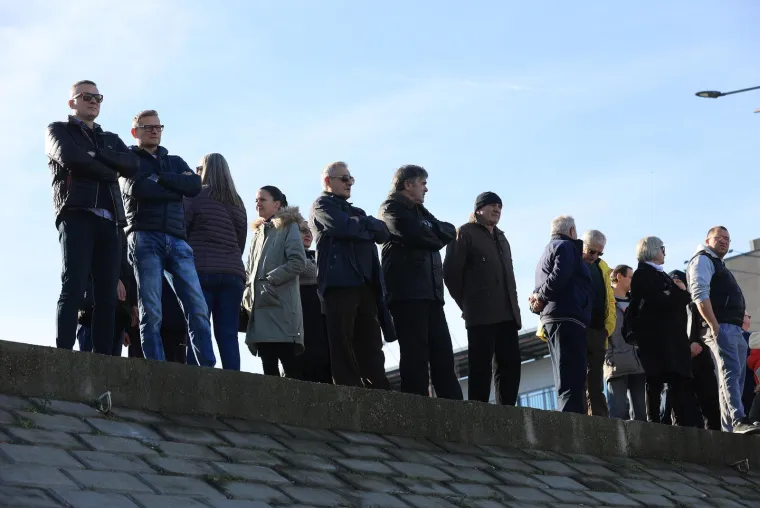 Osječani i ove godine skokom u hladnu Dravu ispratili staru godinu