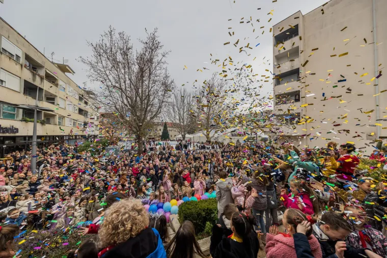 Hrvati su odlučili pošteno oprostiti se od 2022.: Novu godinu već su dočekali u Fužinama, Zadru, Samoboru, Sinju...