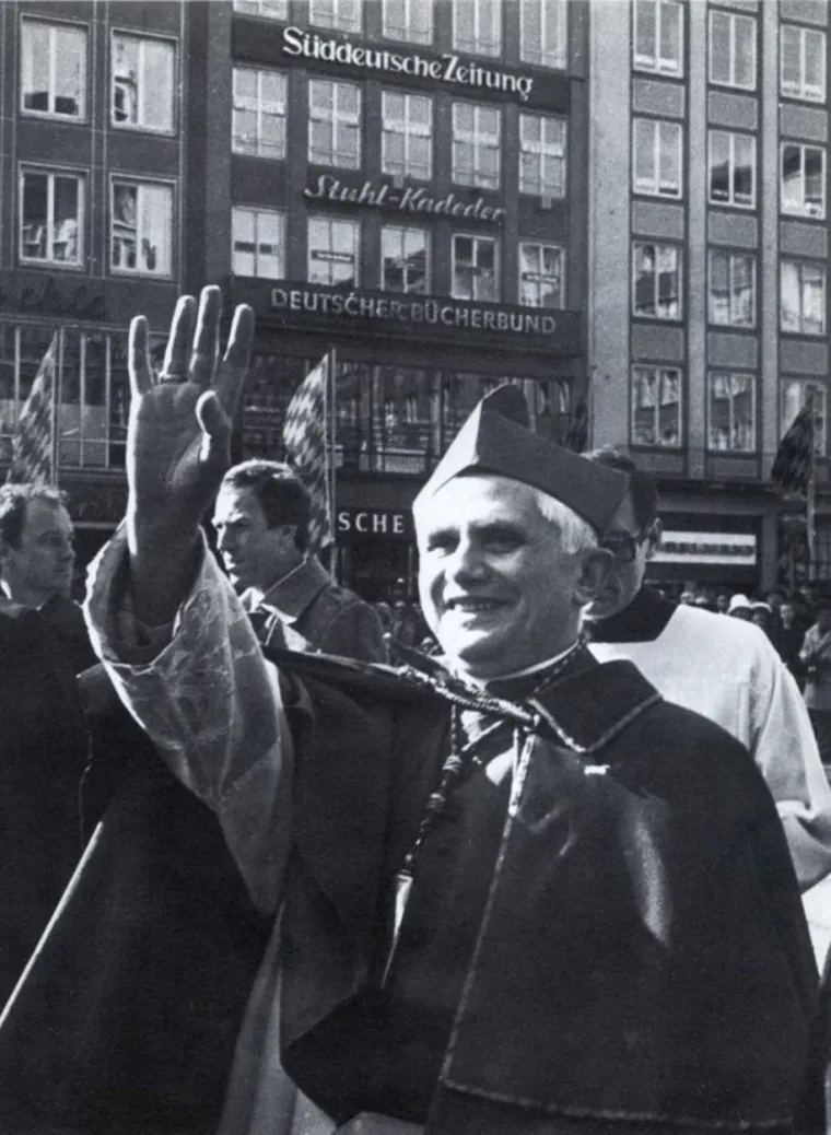 Prepoznajete li ovog dječaka? Nekad je bio član Hitlerove mladeži pa je doživio prosvjetljenje. Sada ga oplakuje cijeli svijet