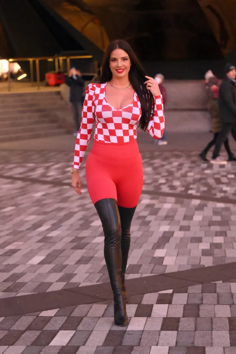Naša Knollica je najzahvalnija Vatrenima: Uz provokativne fotografije i emotivnu poruku ispratila 2022.