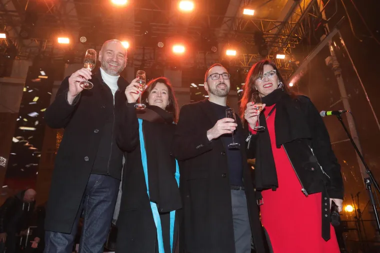 Kako je izgledao doček Nove u Zagrebu: Gorilo je na trgu, Pipsi izazvali ludnicu, ni Toma&scaron;ević se nije mogao suzdržati