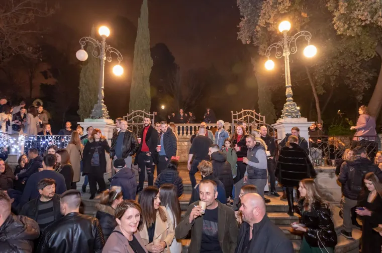 Topla zimska noć izmamila Hrvate na ulice i trgove: Pogledajte kako je u hrvatskim gradovima dočekana Nova godina