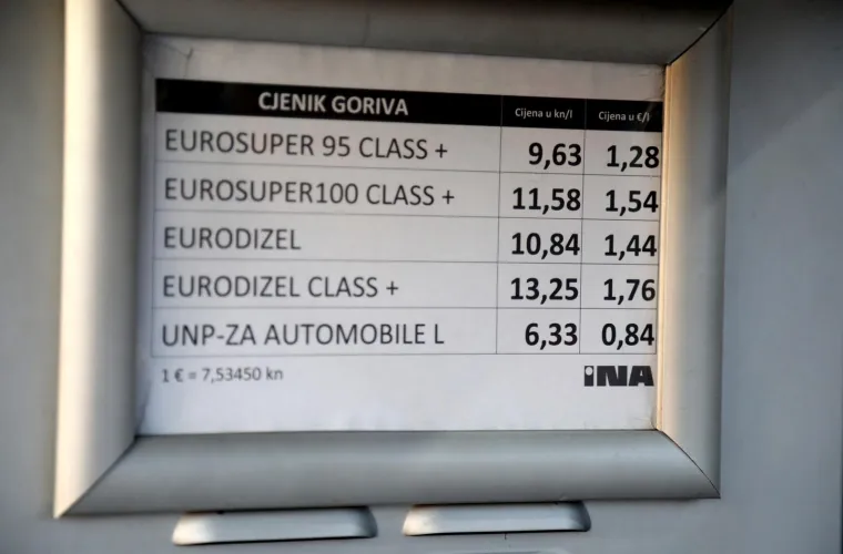 Neobičan prizor na benzinskim, trebat će nam neko vrijeme da se naviknemo: Pogledajte kako izgledaju nove cijene goriva