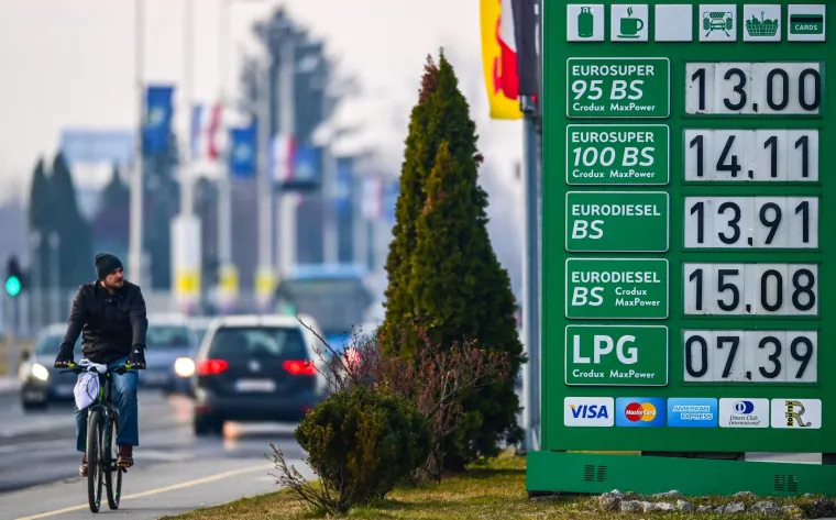 Neobičan prizor na benzinskim, trebat će nam neko vrijeme da se naviknemo: Pogledajte kako izgledaju nove cijene goriva
