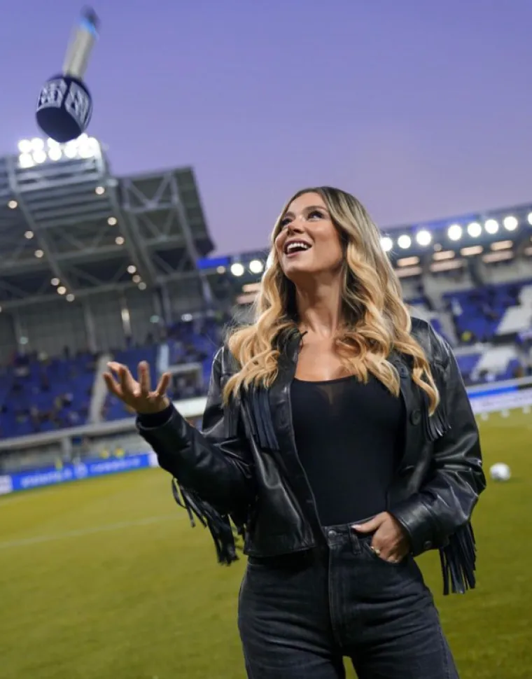 Ona ba&scaron; zna kako privući pažnju: Diletta Leotta zasjala u izazovnoj crnoj haljini i poslala novogodi&scaron;nju čestitku