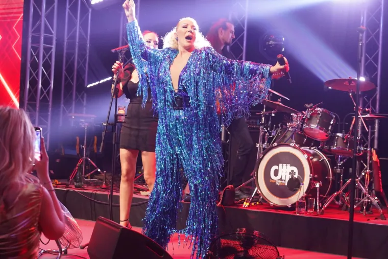 Lepa Brena
