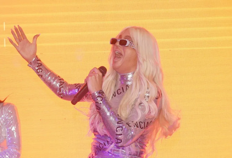 Karleu&scaron;a doživjela &scaron;kakljivu nezgodu: Drama iza pozornice, troje ljudi poku&scaron;avalo osloboditi Jelenine obline iz preuskog kostima!