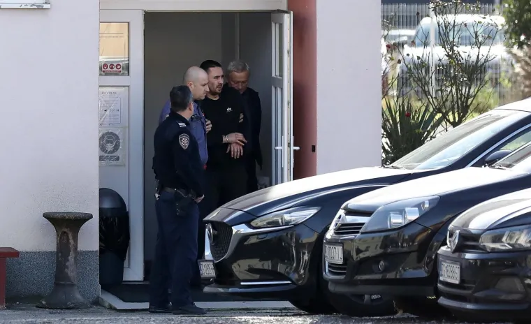 Ovo je čovjek kojeg sumnjiče da je u Zagrebu brutalno pretukao ženu, a onda BMW-om skrivio više nesreća pa pobjegao