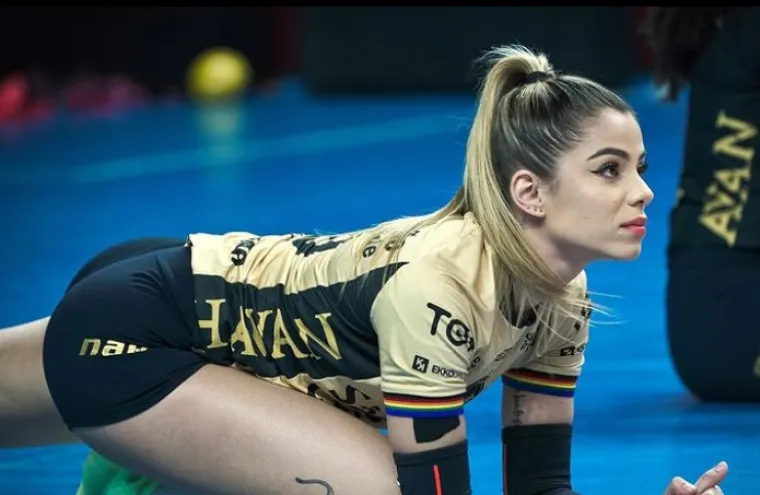 Snima sadržaj za odrasle i ne skriva da sada zarađuje 50 puta vi&scaron;e: U prvi plan stavila guzu i poslala zagonetnu poruku