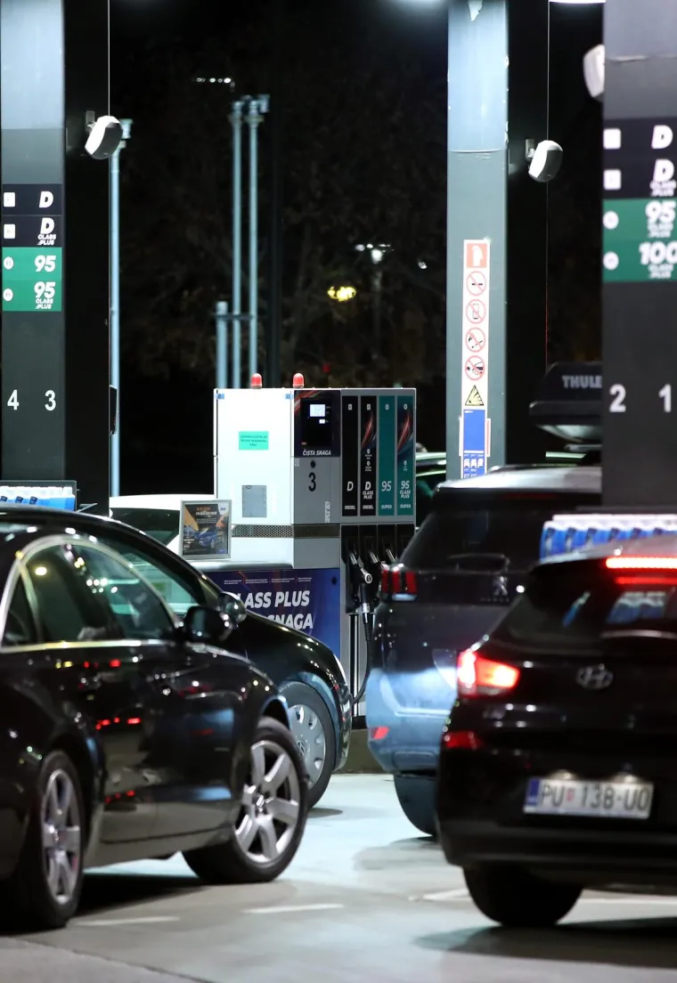 Svi požurili na benzinsku prije ponoći i novog poskupljenja: Evo kakve nas cijene čekaju sutra