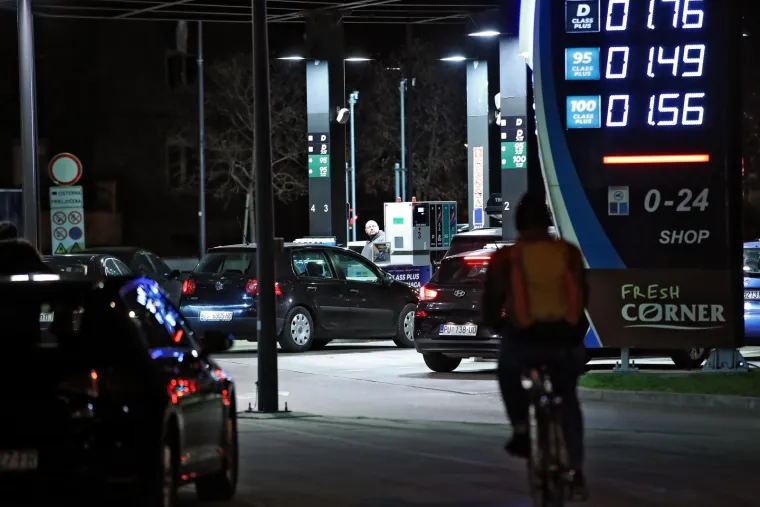 Svi požurili na benzinsku prije ponoći i novog poskupljenja: Evo kakve nas cijene čekaju sutra