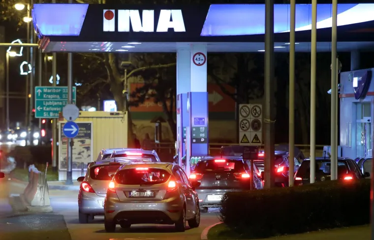 Svi požurili na benzinsku prije ponoći i novog poskupljenja: Evo kakve nas cijene čekaju sutra