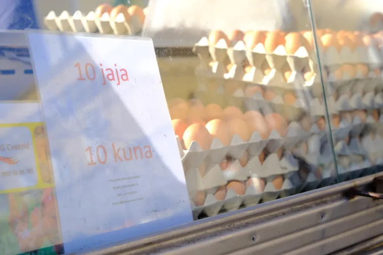 Usporedili smo slike s tržnica od danas i prije godinu dana. Ima iznenađenja, zbog jaja će vas zaboljeti...