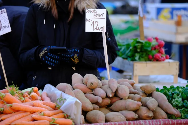 Usporedili smo slike s tržnica od danas i prije godinu dana. Ima iznenađenja, zbog jaja će vas zaboljeti...