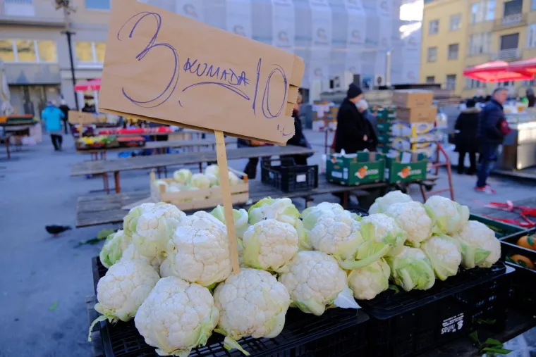 Usporedili smo slike s tržnica od danas i prije godinu dana. Ima iznenađenja, zbog jaja će vas zaboljeti...