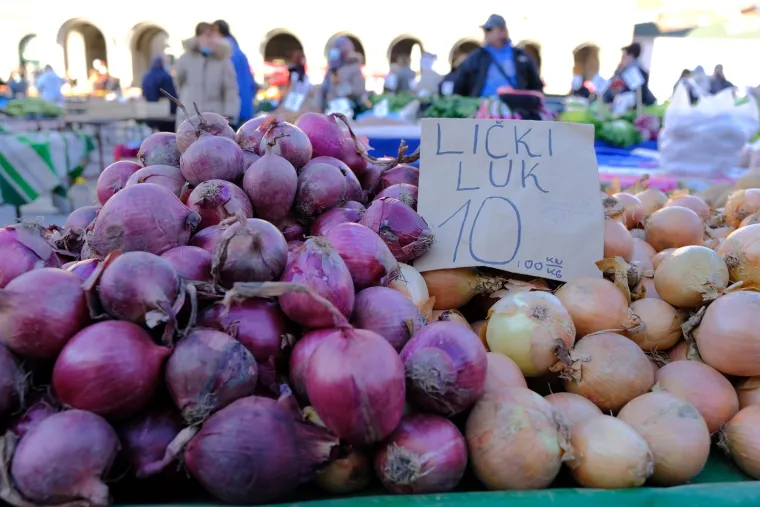 Usporedili smo slike s tržnica od danas i prije godinu dana. Ima iznenađenja, zbog jaja će vas zaboljeti...