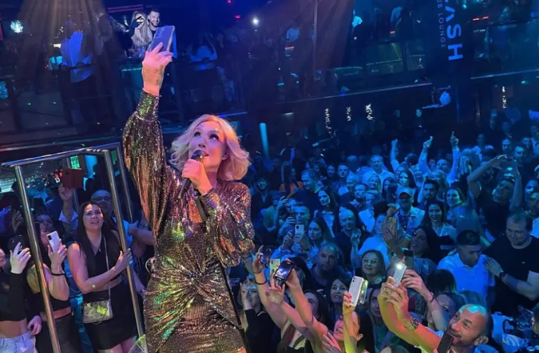 Dok svi pričaju o kontroverznoj Breninoj haljini, prisjetili smo se i drugih outfita u kojima je &scaron;okirala obožavatelje