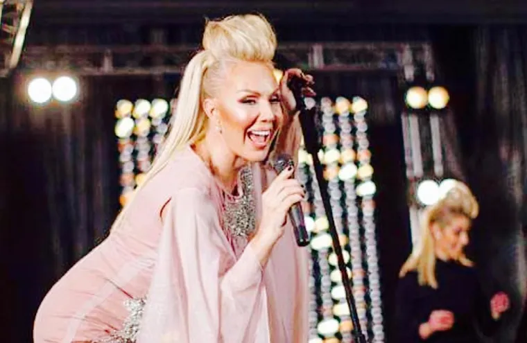 Dok svi pričaju o kontroverznoj Breninoj haljini, prisjetili smo se i drugih outfita u kojima je &scaron;okirala obožavatelje