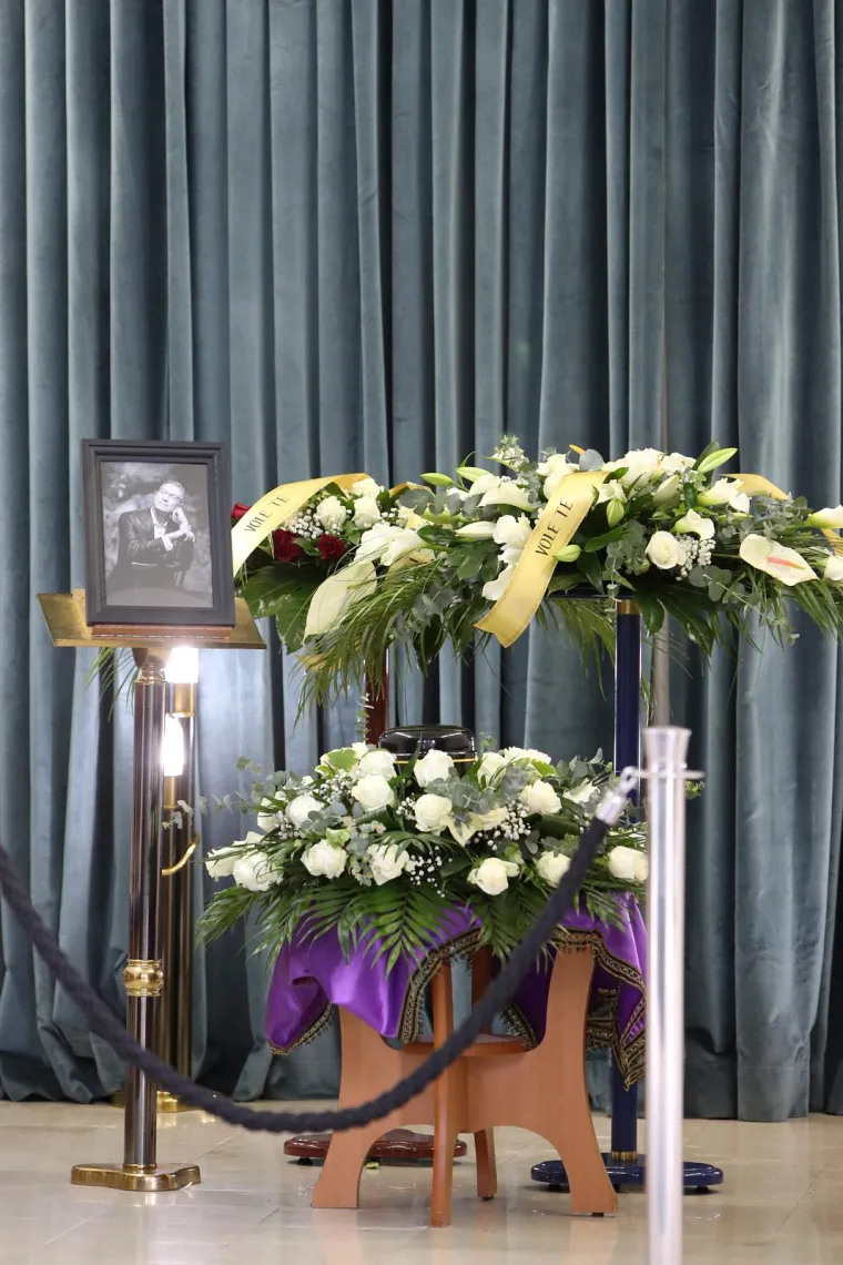 Poznati na sprovodu velikog Massima: Kći i supruga neutje&scaron;ne, tužna lica Huljića i Gibonnija, Neno Belan poslao poseban vijenac