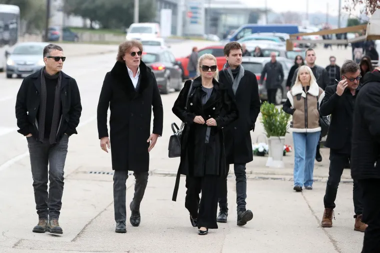 Hrvatska se danas oprašta od Massima. Na Gradsko groblje Zadar stigli brojni glazbenici i prijatelji