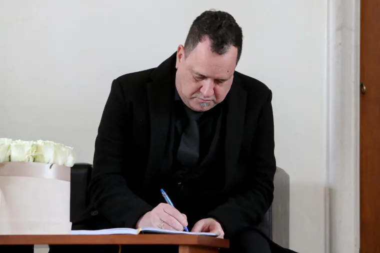 Hrvatska se danas opra&scaron;ta od Massima. Na Gradsko groblje Zadar stigli brojni glazbenici i prijatelji